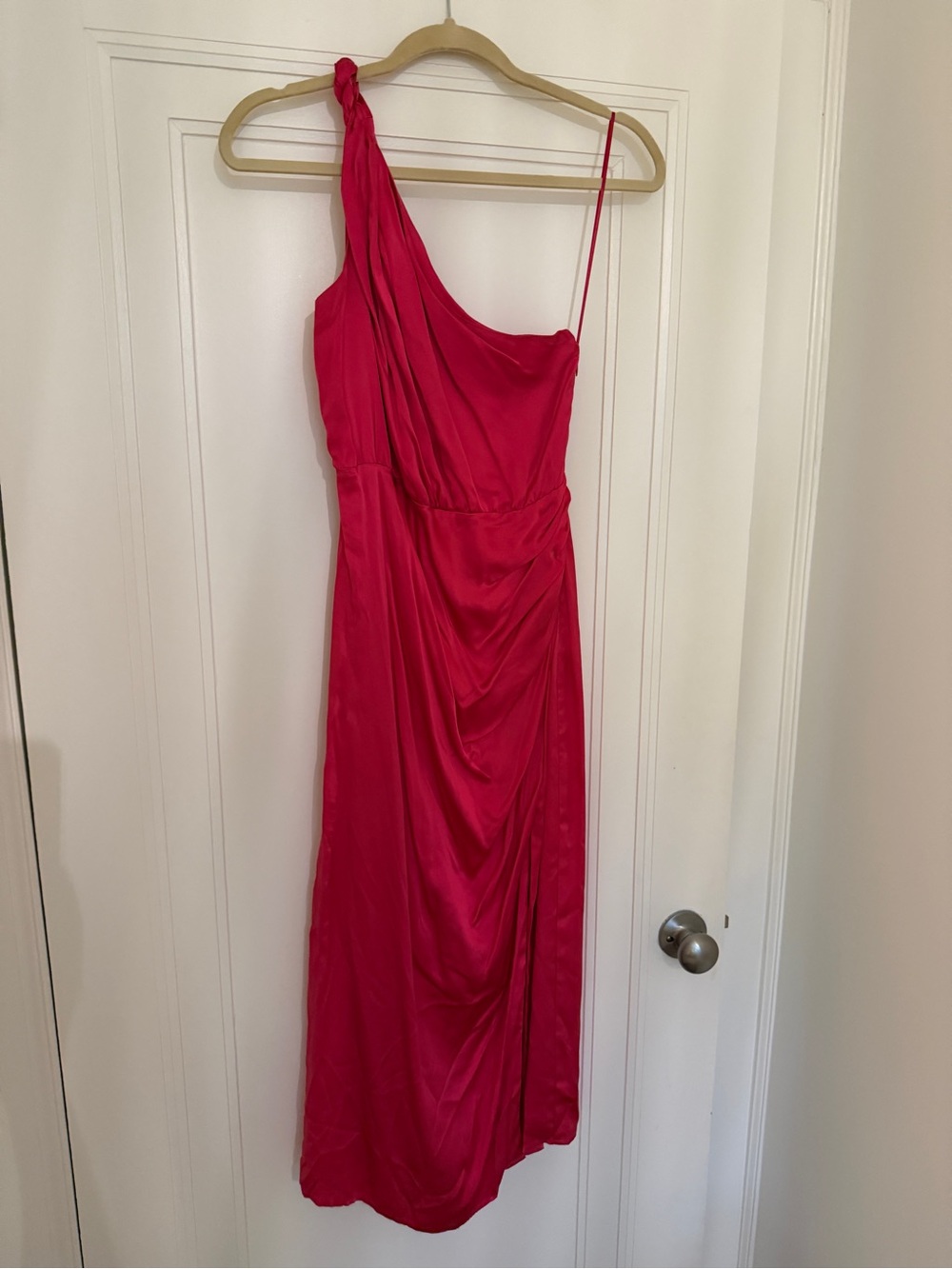One-Shoulder Fusia Satin Dress